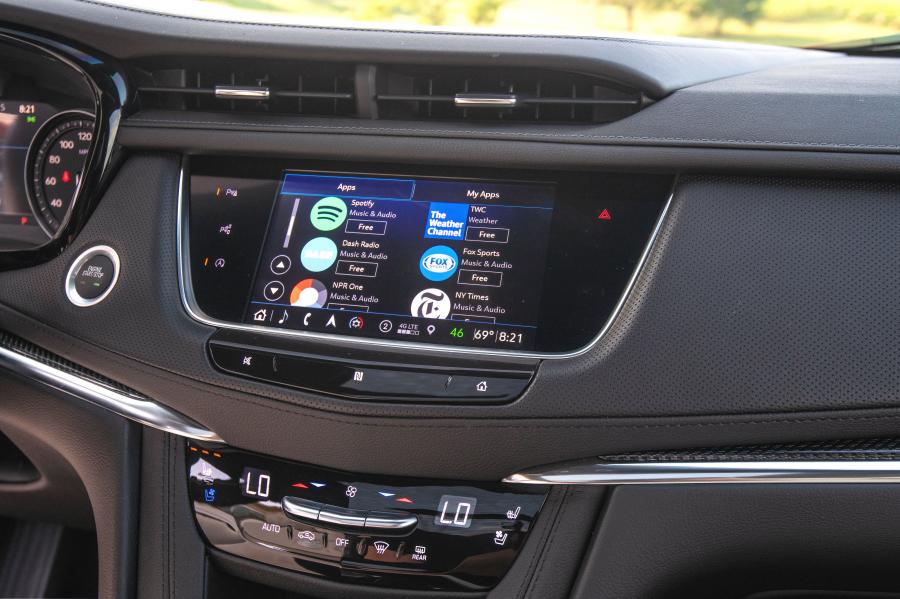 Детали интерьера Cadillac XT5 Sport 2019 года  (NA) (фото 15 из 42)